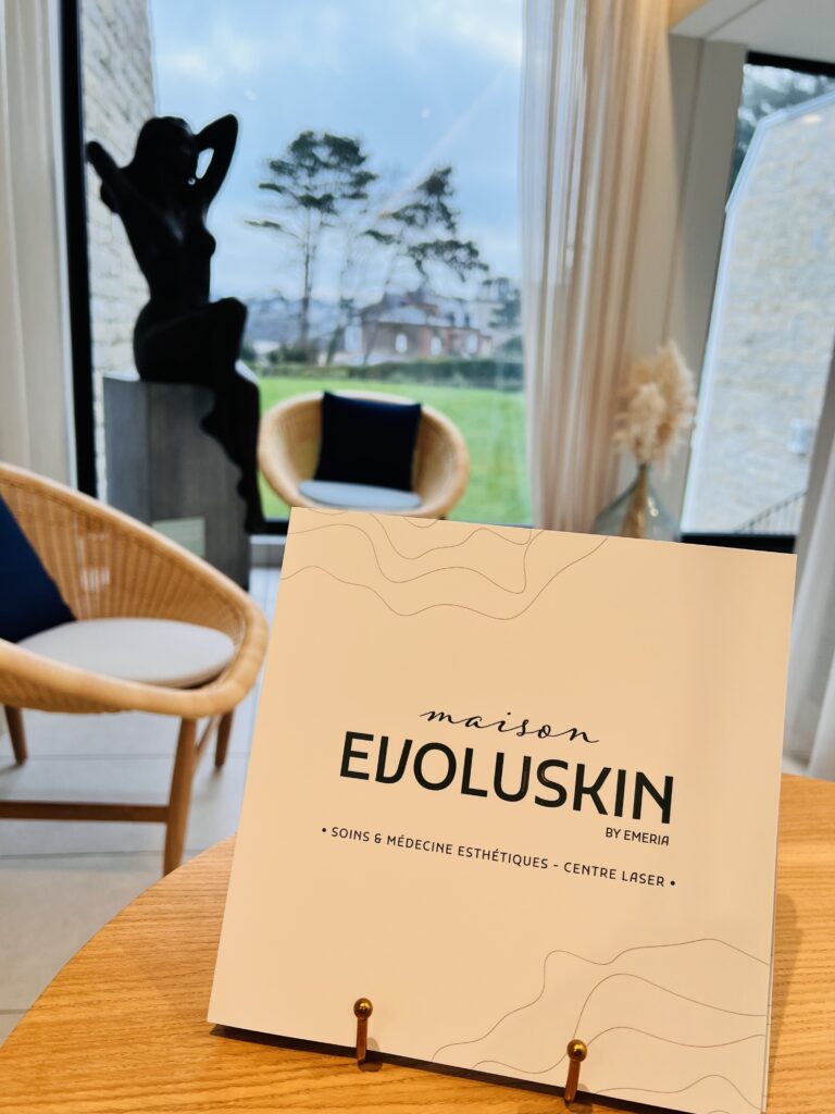 Brochure des soins du cabinet de médecine esthétique Maison Evoluskin à Dinard sur la Côte d’Émeraude